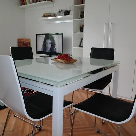 Penny Apartment Split