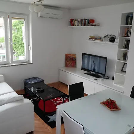 Apartment Apartment Penny Split